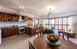 Kuchyň nebo kuchyňský kout v ubytování Gorgeous Home In Valsequillo