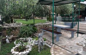 Zahrada ubytování Stunning Apartment In Duce With Wifi