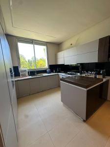 Køkken eller tekøkken på Villa Golf Bahia Beach