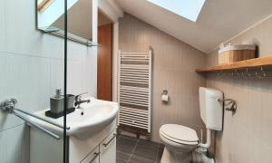 Et badeværelse på Trlababaland by GREEN Croatia + 23 billeder