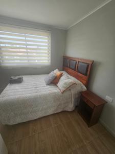 a bedroom with a bed and a table and a window at Casa con estacionamiento privado in San Carlos +5 photos