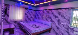 En eller flere senge i et værelse på Ragavariverpointresort Hogenakkal