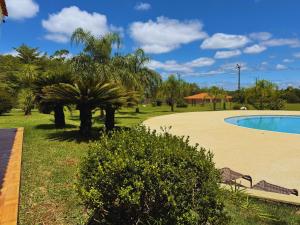Swimmingpoolen hos eller tæt på Refúgio Privativo em Foz do Iguaçu | Piscina & Lago