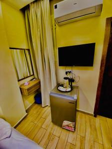 TV a/nebo společenská místnost v ubytování pyramids night