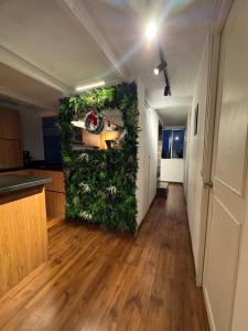 Køkken eller tekøkken på Industrial Chic Apartment Overlooking the City