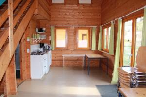 a kitchen in a log cabin with a table at NabeDi-Blockhaus in Simmerath