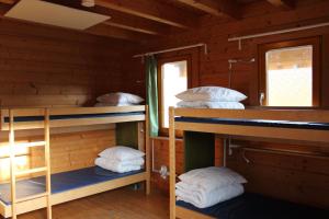 Giường trong phòng chung tại NabeDi-Blockhaus
