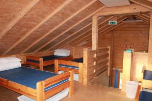 Giường trong phòng chung tại NabeDi-Blockhaus +7 ảnh