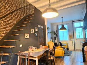 Et opholdsområde på La Fabrique Du Centre - Cœur De Ville + 15 billeder