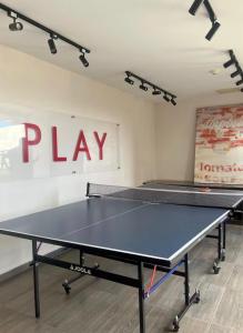 a ping pong table in a room with a sign at Comfortable apartment in Acacias, San Ignacio in Tegucigalpa +1 photo