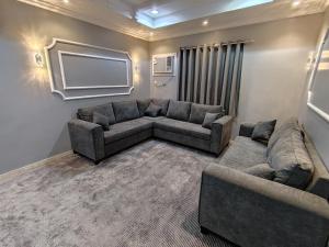 Imagen de la galería de AZHAAR Suites اجنحة ازهار للشقق المفروشة, en Medina