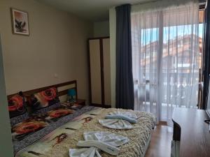 En eller flere senge i et værelse på Илен C411 Panorama Resort Bansko + 53 billeder