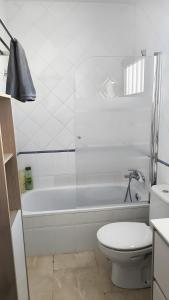 Ένα μπάνιο στο Family's House