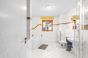 Et badeværelse på wolke 7 - traumhafter Bergblick mit Stil - Garage + 36 billeder