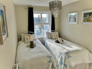 En eller flere senge i et værelse på Charming Pembrokeshire Townhouse