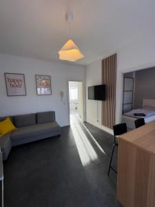 a living room with a couch and a bed at Schönes Apartment für 5 Personen nahe Zentrum & Borussia Park MG77 in Mönchengladbach