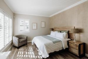 Giường trong phòng chung tại Coats Haven +33 ảnh