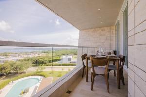 a balcony with a table and chairs and a view at Modern apt with 2 BR BBQ and views in Pendales