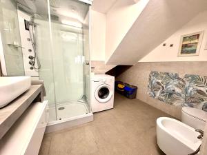 Et badeværelse på Verdeacqua my villa in the pinewood + 80 billeder