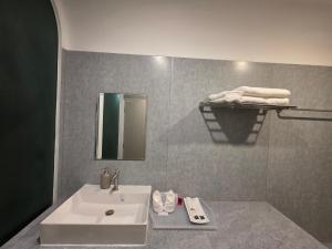 Et badeværelse på The Montanas Resort Khaokho + 26 billeder