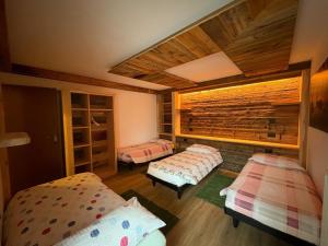 Una cama o camas en una habitación de Agriturismo El Cirum Pelmo