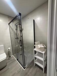 Et badeværelse på Hostal Restaurante Los Rosales