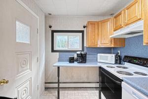 Køkken eller tekøkken på Suites On Chocolate - The Annville Cottage