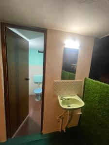 Et badeværelse på Mushroom at Makam + 3 billeder