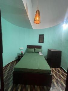 En eller flere senge i et værelse på Mushroom at Makam