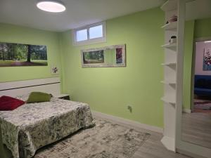 En eller flere senge i et værelse på Villa Maritxu