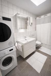 Koupelna v ubytování Eifeltraum + 25 fotografií