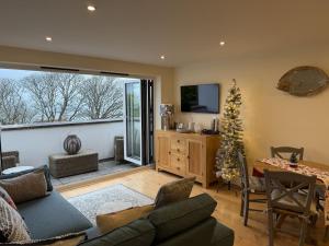 Et tv og/eller underholdning på 5 Sandy Lane Apartments, Carbis Bay