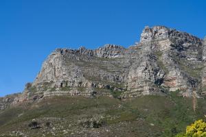 Nespecifikovaný výhled na hory nebo výhled na hory při pohledu z penzionu