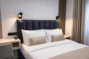 Postel nebo postele na pokoji v ubytování Hotel Villa Harmony - Free Parking