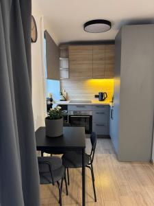 Køkken eller tekøkken på Cozy Center Apartment