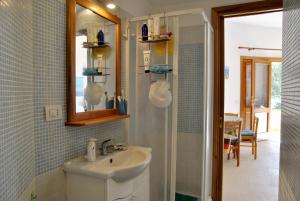 a bathroom with a sink and a mirror at Casa Simon tra mare e natura in Sperlonga +17 photos