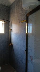 Et badeværelse på Exception Furnished 3 bedroom apartment