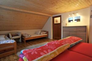 Postel nebo postele na pokoji v ubytování Sauna Chata BedRich