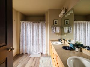 Ảnh trong thư viện ảnh của VISTA 406 Modern Mountain Condo ở Bozeman +22 ảnh