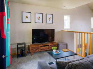 TV/trung tâm giải trí tại VISTA 406 Modern Mountain Condo