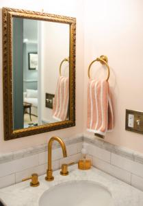 Et badeværelse på Capitol Hill Historic District A Street Apartment