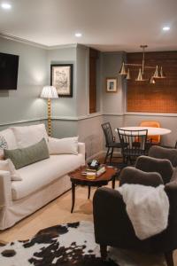 Et opholdsområde på Capitol Hill Historic District A Street Apartment