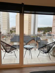 En balkon eller terrasse på Departamento Senderos Mar y Parque B