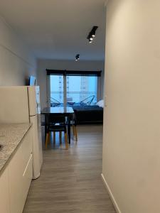 En eller flere senge i et værelse på Departamento Senderos Mar y Parque B