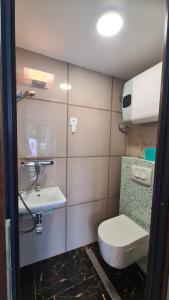 Et badeværelse på Bruno Apartment + 12 billeder