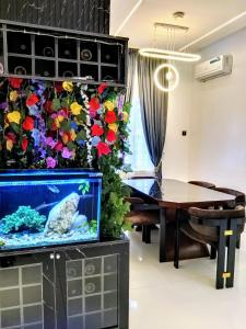 TV a/nebo společenská místnost v ubytování Aquamarine home