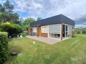 a small house with a large yard at TerraNostra in Mar de Cobo