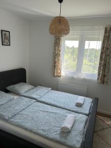 En eller flere senge i et værelse på Bazsarózsa Kuckó