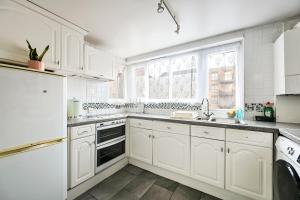 O bucătărie sau chicinetă la Entire flat in Thornton Heath +11 fotografii