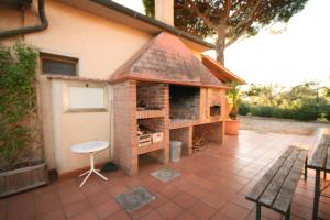 En balkon eller terrasse på Due casette in campagna non lontane dal mare